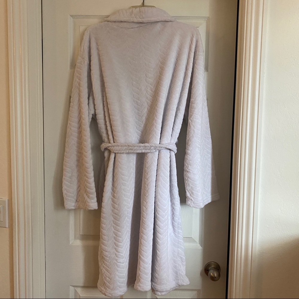 White Fluffy Bath Robe - Picture 6 of 6